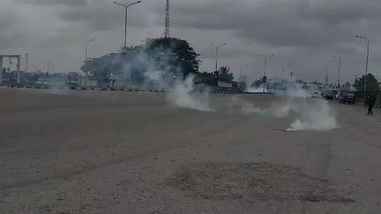 Police disperse EndSARS memorial gathering at Lekki tollgate