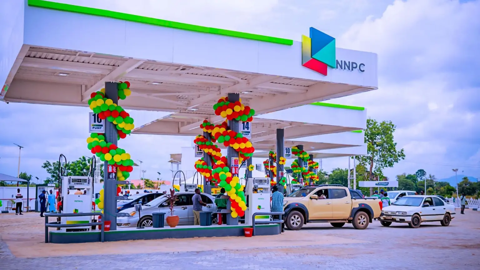 Petrol discount: Obi, Falana fault FG’s approach as motorists lament access hurdles